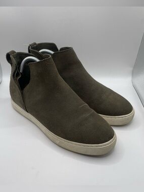 Women’s Birdies The Falcon Suede Sneakers Size 9